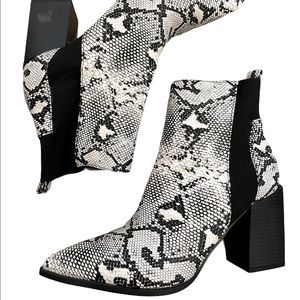 New - NWOB Snakeskin Bootie